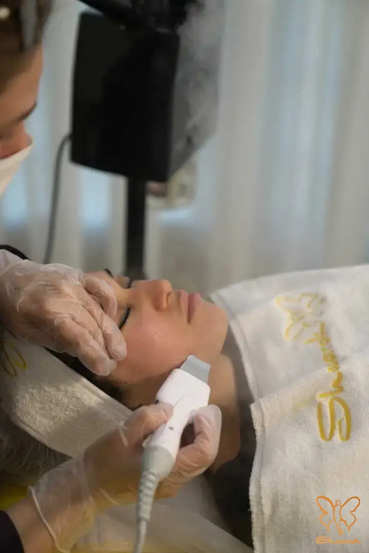 کربوکسی تراپی برای درمان تیرگی و پف زیر چشم
