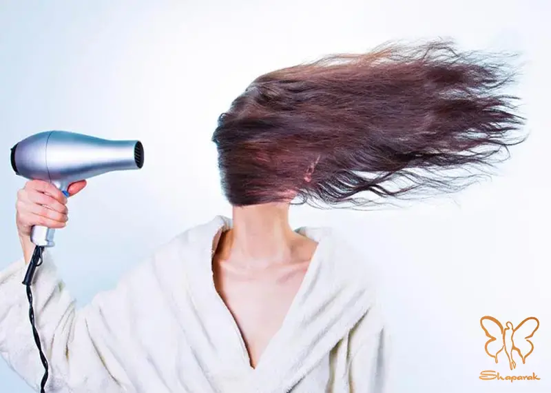 محافظت در برابر دشمن حرارتی نقش اسپری در سشوار کشیدن مو محافظت در برابر دشمن حرارتی نقش اسپری در سشوار کشیدن مو