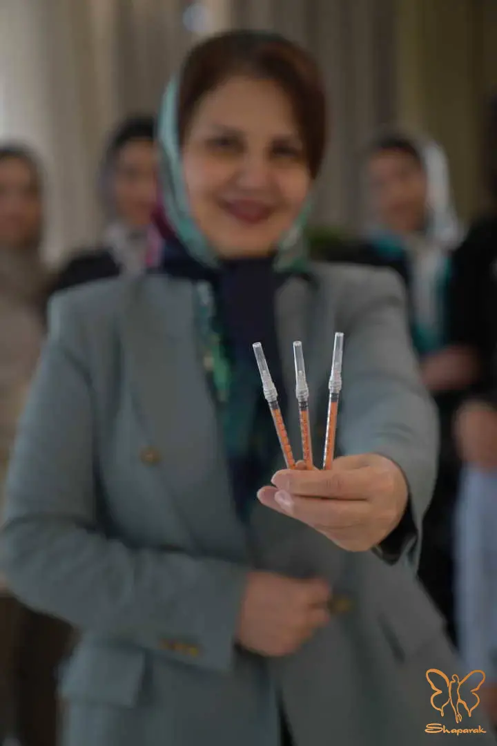 حجم دهی به گونهها و اصلاح خط خنده