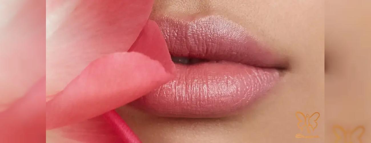 تزریق ژل لب برای لیفت یا رفع تیرگی؟ جوانسازی لب در کلینیک شاپرک مشهد 