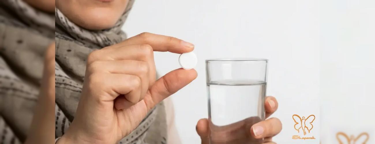 آیا قرص هیرتامین (Hairtamin) برای رشد مو معجزه می‌کند؟ | بررسی علمی در کلینیک شاپرک مشهد 