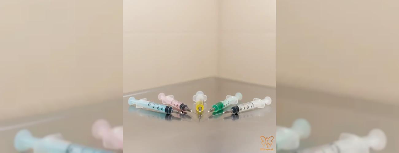 تورم و کبودی بعد از تزریق چربی سینه طبیعی است؟ راهنمای کامل کنترل عوارض موقت 