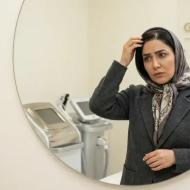 چرا کف سر چرب می‌شود؟ علت‌ها، راهکارها و بهترین روش‌های درمان