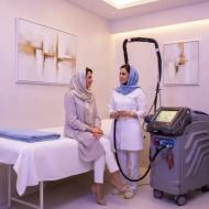 ریزش سکه‌ای یا طبیعی؟ راهنمای تشخیص موفقیت لیزر موهای زائد در مشهد