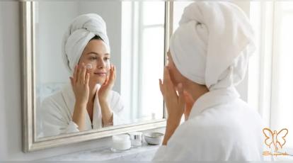 آیا (کرم ضد پیری) واقعاً جوان می‌کند؟ تحلیل ادعاهای بازاریابی و شواهد علمی