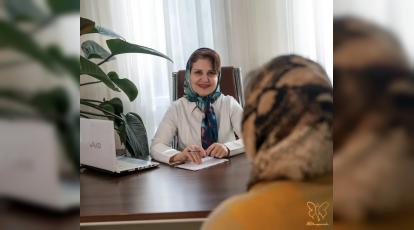 بررسی علت سرخی گونه‌ها: علامت فشار خون یا بیماری پوستی؟