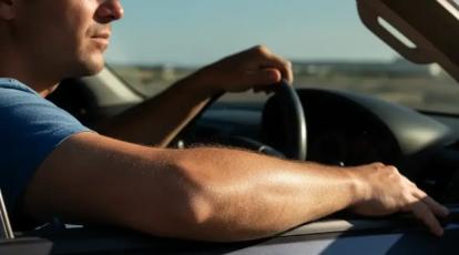دست چپ رانندگان: چرا یک سمت صورت و دست شما سریع‌تر از سمت دیگر پیر می‌شود؟ 