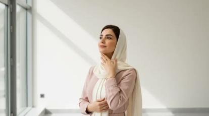 چگونه گردن و دست‌ها سن شما را لو می‌دهند؟ + بهترین درمان‌های جوانساز 1404
