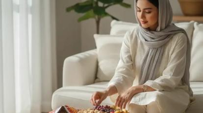 ۵ الگوی پرخوری که پوست شما را نابود می‌کند + راهکار تخصصی کلینیک شاپرک طلایی