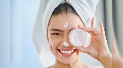 بهار، تابستان یا زمستان؟ بهترین زمان برای جوانسازی پوست و مو در کلینیک شاپرک