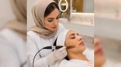 فیلر یا تتوی کانتورینگ؟ راز داشتن صورت V-شکل و زاویه‌دار در کلینیک شاپرک طلایی مشهد
