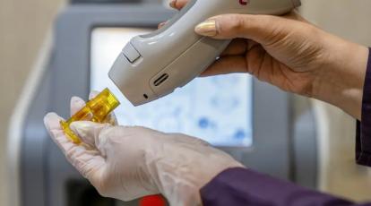 راز لیزر موهای زائد در مشهد: چرا عمق نفوذ لیزر، کلید موفقیت شما در کلینیک شاپرک طلایی است؟ 