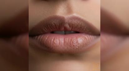 خشکی لب‌های شما فقط از کمبود آب نیست، سرنخی از کمبود ویتامین‌های گروه B