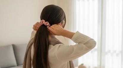 کش مو و ریزش مو: آیا عادت روزمره بستن مو باعث کچلی می‌شود؟ + راه حل قطعی در مشهد