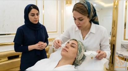 اسید تراپی در آرایشگاه: زیبایی یا سوختگی؟ جایگزین ایمن در کلینیک شاپرک مشهد