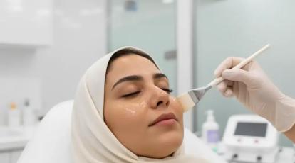 نتایج پیلینگ شیمیایی تا کی باقی میماند؟ پاسخ نهایی کلینیک شاپرک طلایی