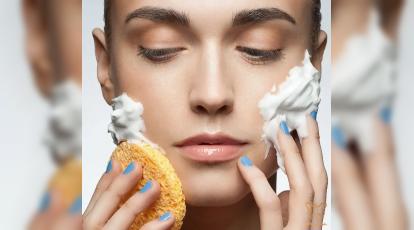 درخشش پوست با لیف و کیسه؟ حقیقتی که مادربزرگ‌ ها نمی‌ دانستند!