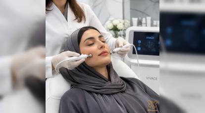 میکروکارنت چیست؟ راز جوانسازی و لیفت صورت بدون جراحی در مشهد