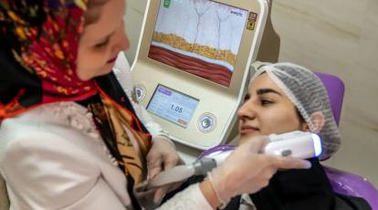 انتخاب بین دو غول جوانسازی در مشهد، هایفوتراپی یا لیزر فوتونا فوردی