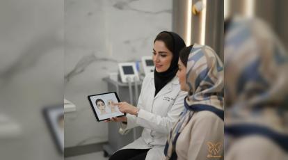 فیس لیفت مایع و هایفو؛ راز جوانسازی و اصلاح فرم صورت بدون جراحی در کلینیک شاپرک مشهد