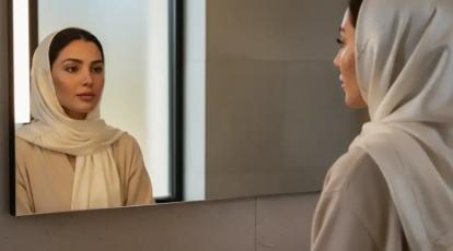 فراتر از جلب توجه: چرا زنان به زیبایی خود اهمیت می‌دهند؟ | تحلیل علمی کلینیک شاپرک طلایی