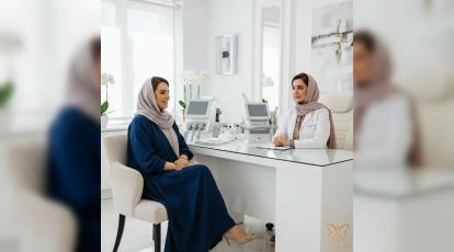 چرا یک بیماری پوستی چند نوع درمان میخواهد؟ راز درمان‌های ترکیبی در کلینیک شاپرک