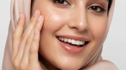 طرز استفاده از روغن خراطین و مقایسه آن با 3 روش برتر جوانسازی پوست در مشهد