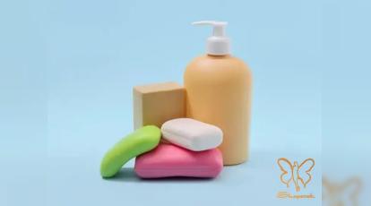 بررسی علمی مضرات صابون و شامپو بدن برای پوست و مو در کلینیک شاپرک مشهد 