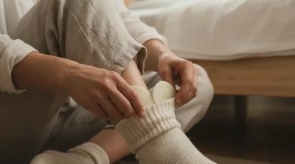 سم زدایی بدن در مشهد: چرا باید شایعه پیاز درمانی کف پا را همین امروز فراموش کنید؟