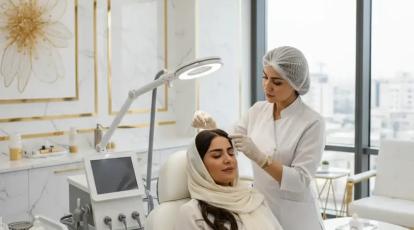 عوارض لیفت شقیقه با نخ: آیا واقعاً خطرناک است؟ | کلینیک شاپرک طلایی